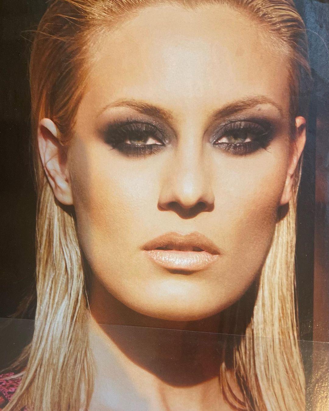 Ελεονώρα Μελέτη: 8+1 κλικ με διαφορετικά hairlooks -To άλμπουμ της καριέρας της
