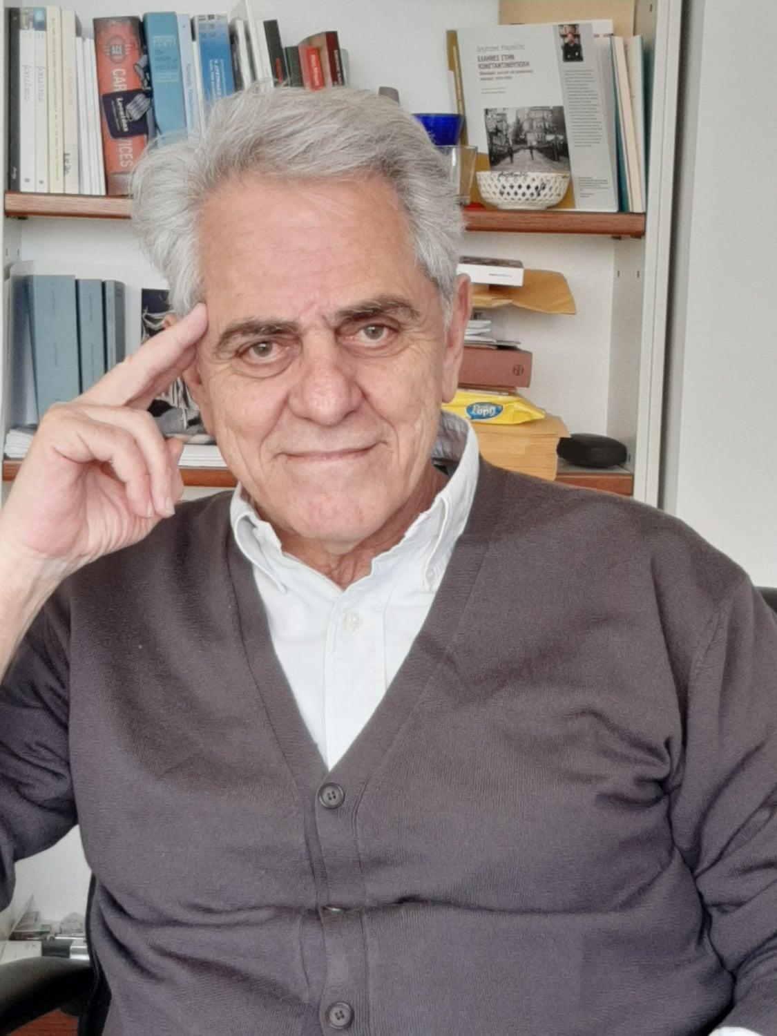 Ο μεταφραστής του έργου Νίκος Καραπιδάκης  