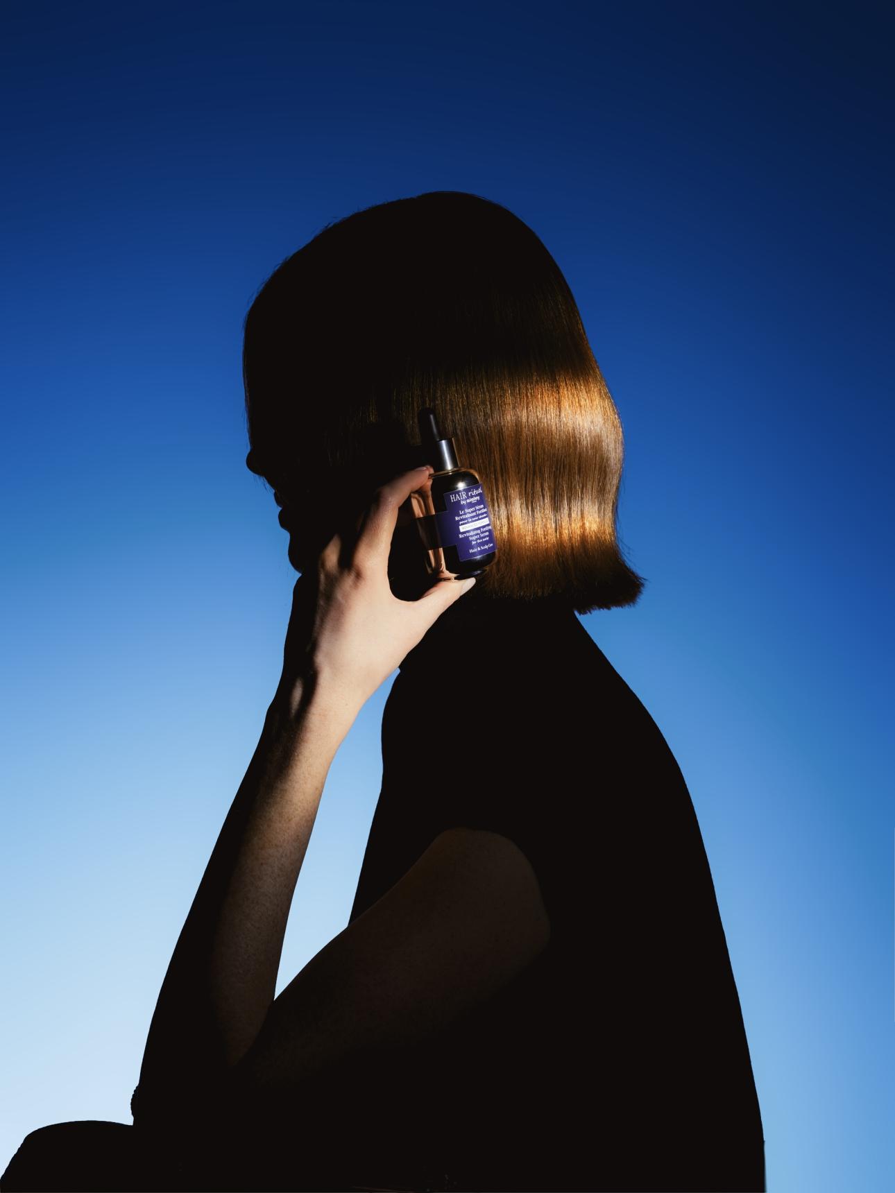 Ο ορός Revitalizing Fortifying Super Serum Advanced Formula της Hair Rituel by Sisley Paris 