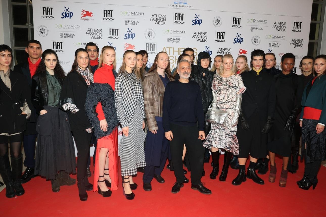 Ο Γιώργος Ελευθεριάδης με τα μοντέλα του/ NDP Photo Agency