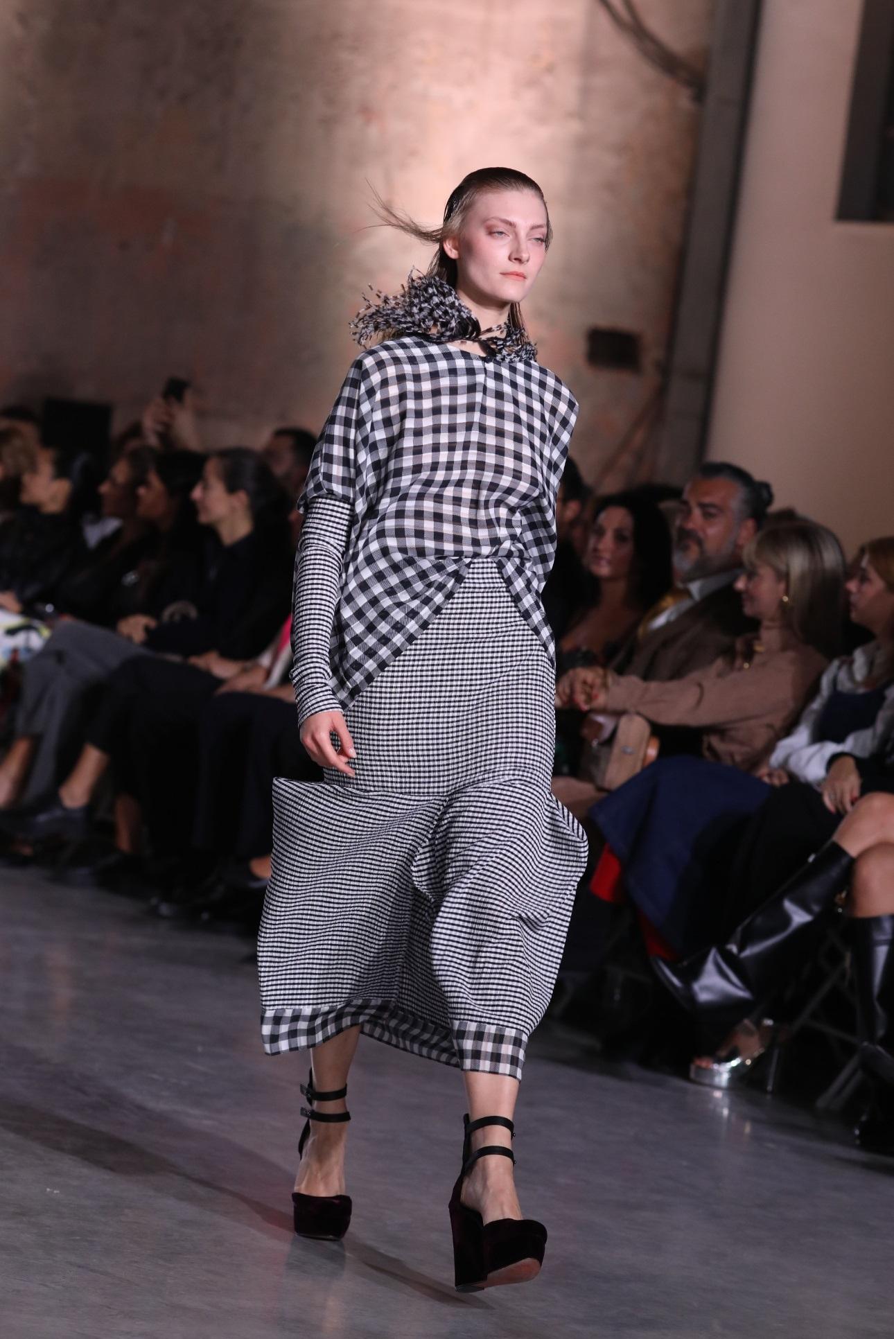 Look από την πασαρέλα του Γιώργου Ελευθεριάδη/ NDP Photo Agency