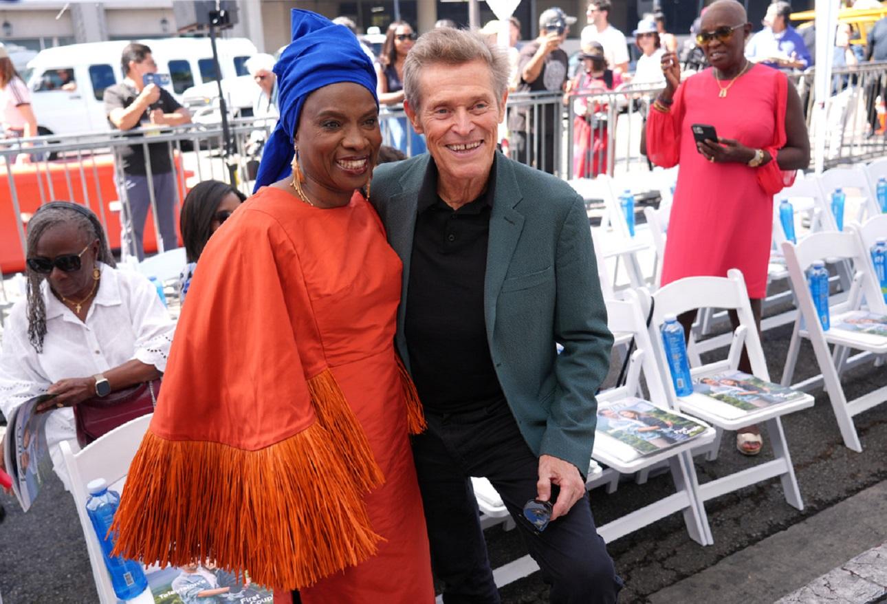 Η Angélique Kidjo με τον ηθοποιό Willem Dafoe Φωτογραφία: AP Newsroom