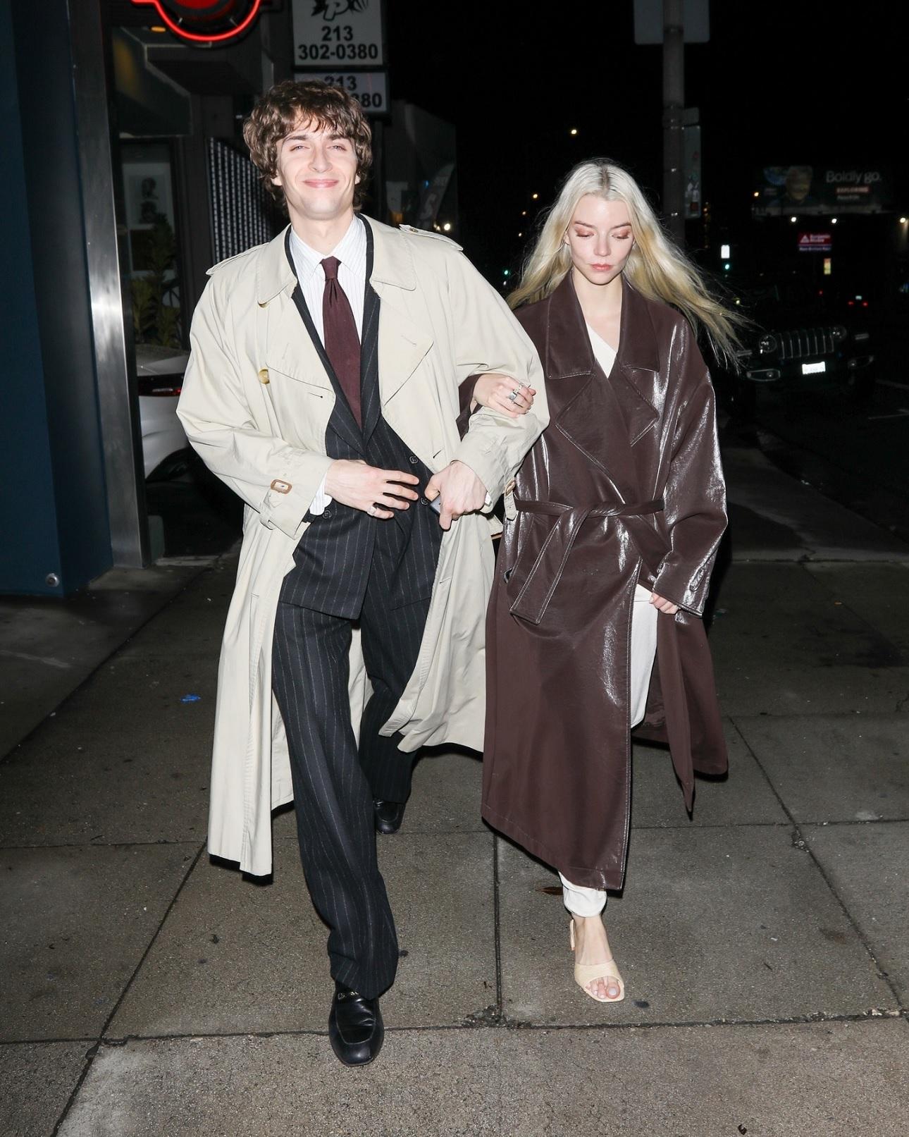  Μάλκολμ ΜακΡέι και Άνια Τέιλορ-Τζόι/Φωτογραφία: BACKGRID-Backgrid USA 