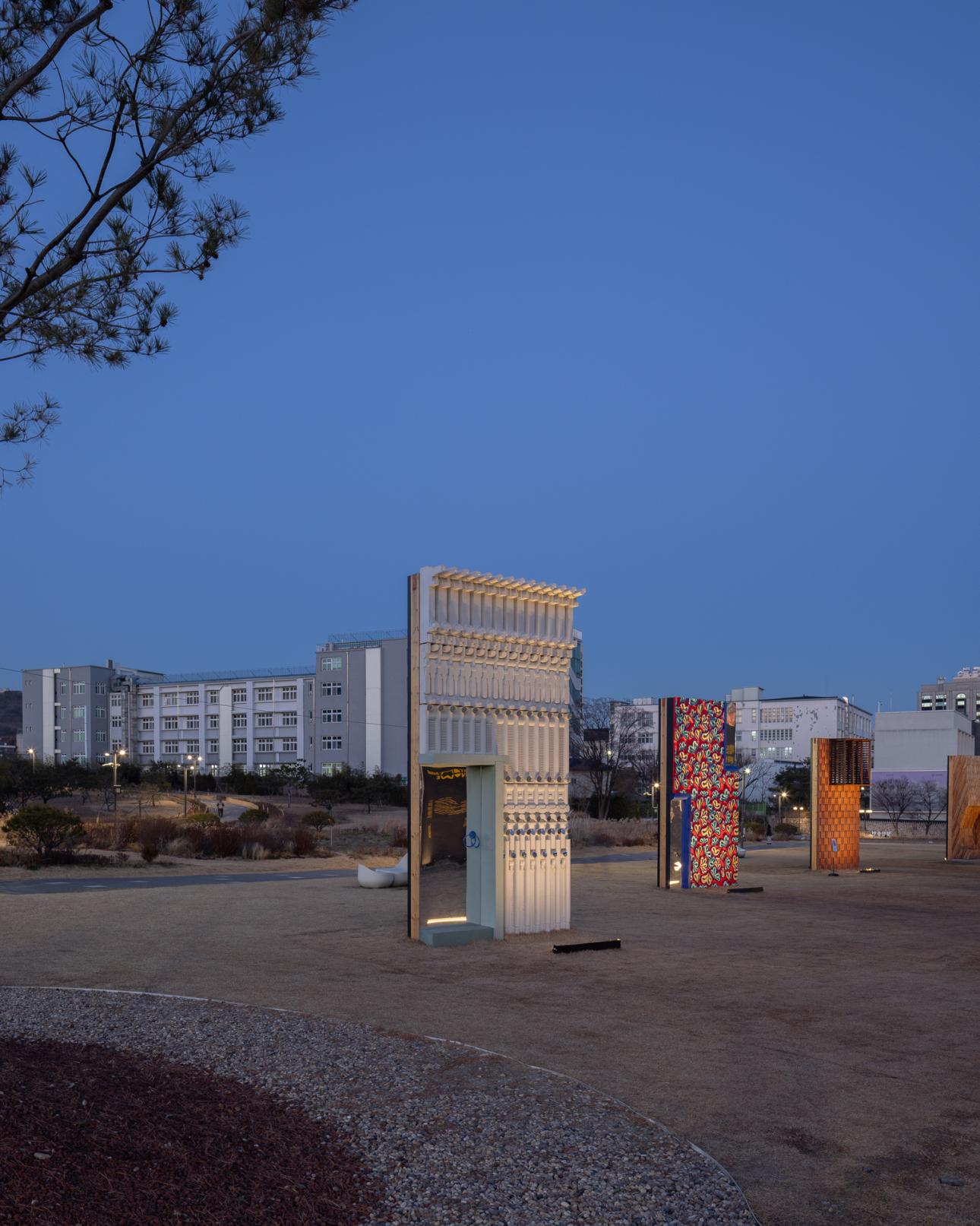 Η εγκατάσταση  θα παραμείνει ανοιχτή στο κοινό έως τον Φεβρουάριο του 2026