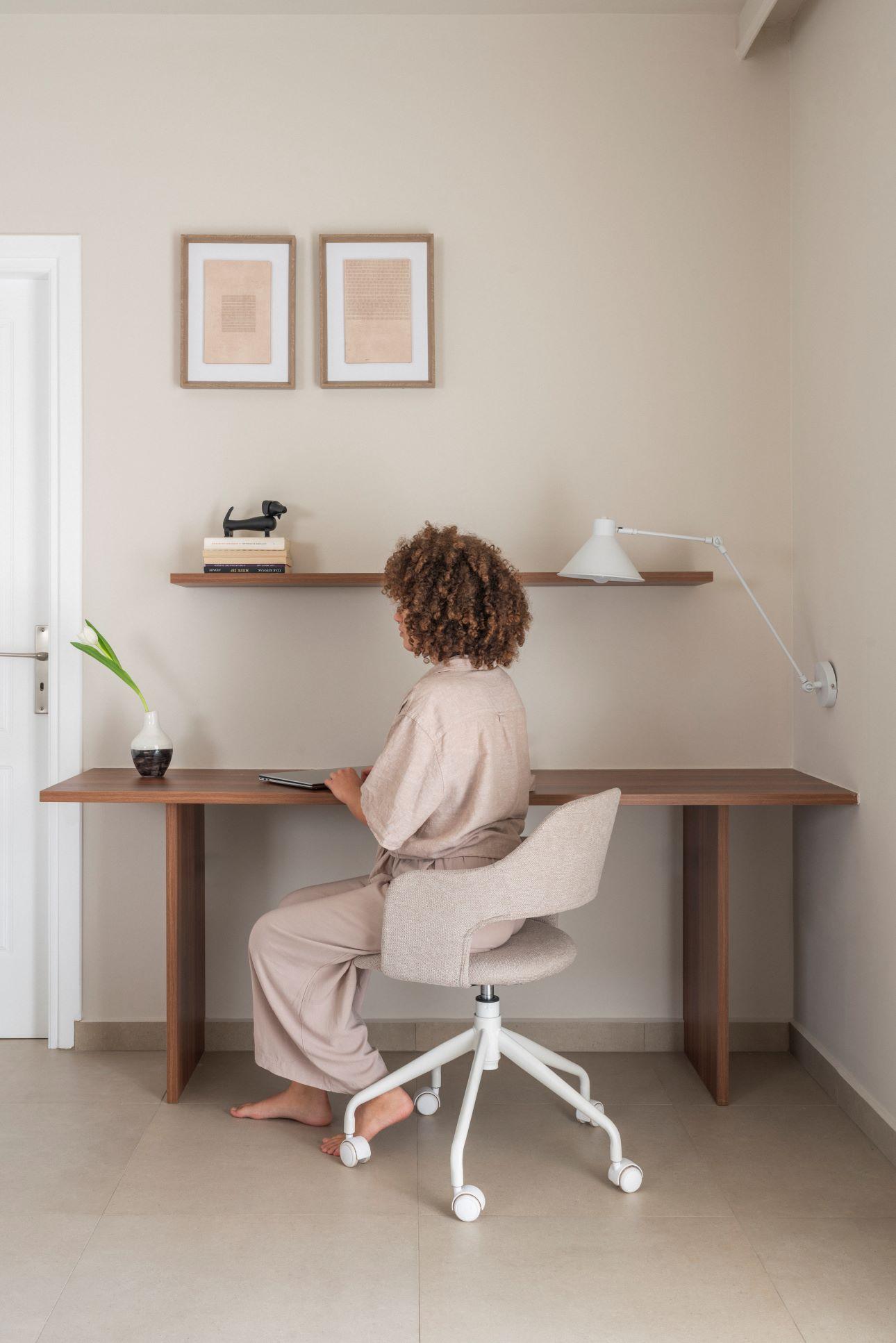 Το custom γραφείο του σπιτιού/ Φωτογραφία: Βάσω Παράσχη  