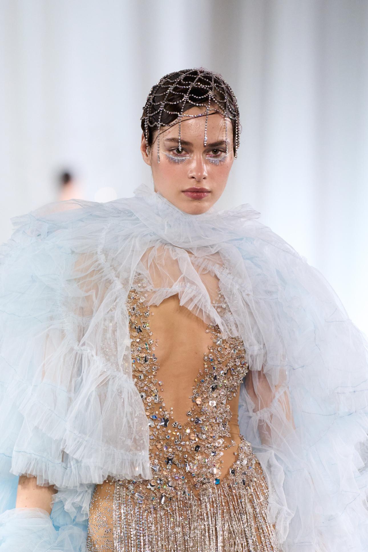  Όταν το couture συναντά την κινηματογραφική φαντασία. 