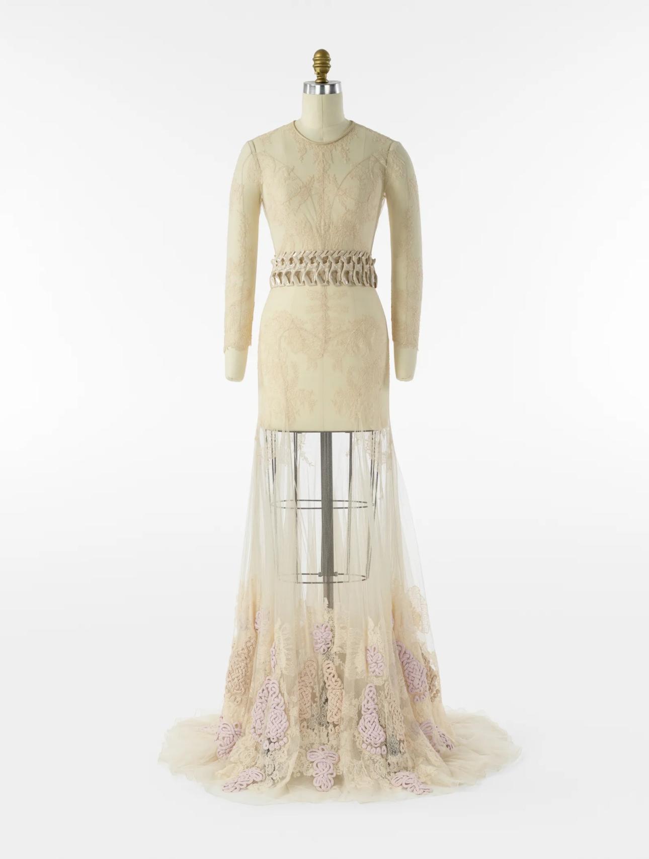 Δημιουργία του Riccardo Tisci για τον οίκο Givenchy fall/winter 2010–11, Φωτογραφία: The Metropolitan Museum of Art