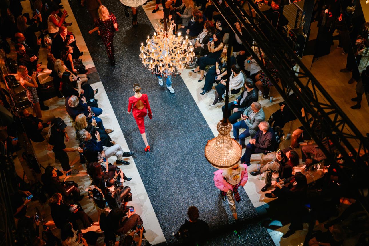 Το πιο Golden fashion show της χρονιάς στο Golden Hall, ανέδειξε τα statement looks της νέας σεζόν. 