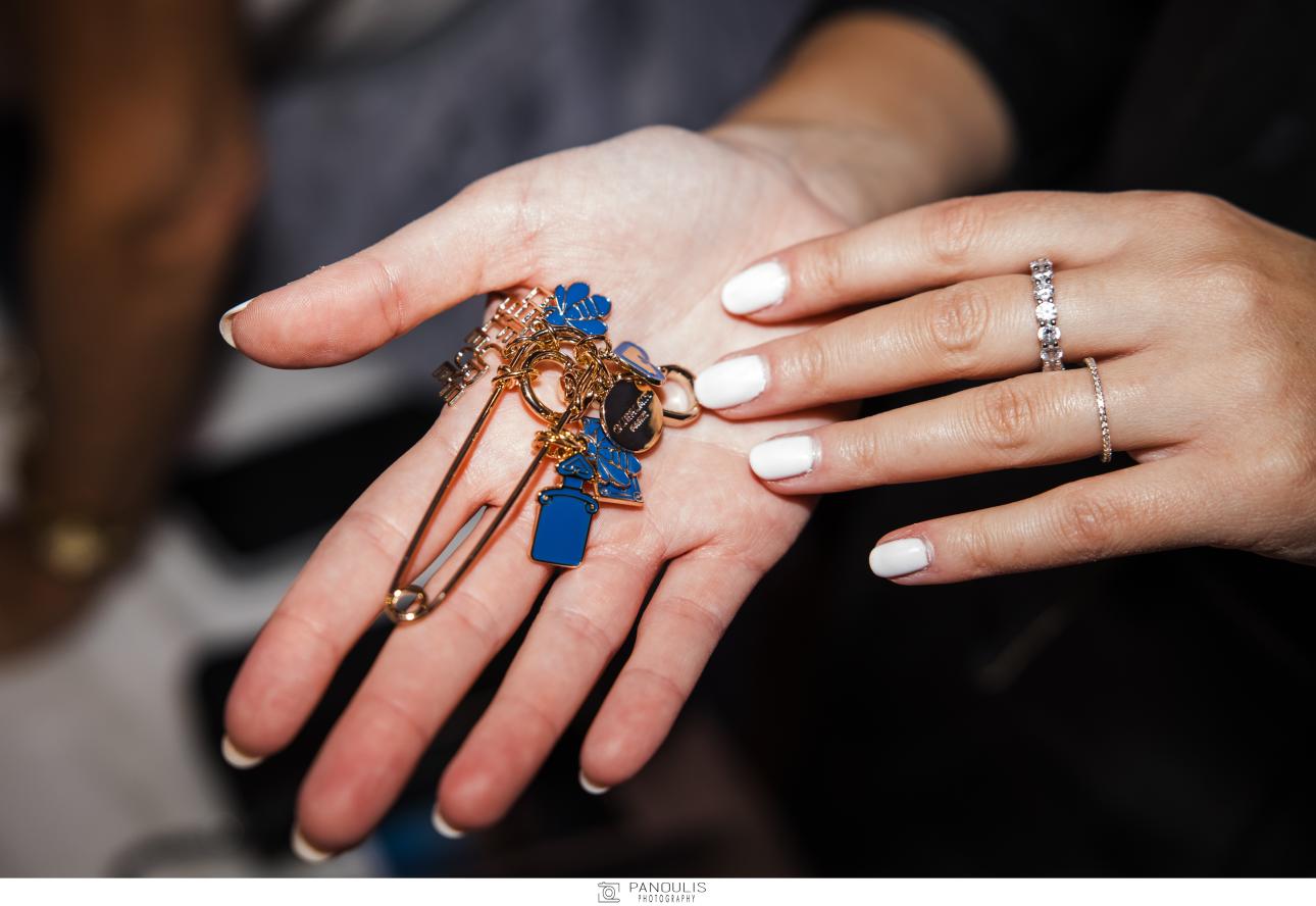 Personalised pins εμπνευσμένες από το νέο άρωμα από τη Guerlain L’Heure Bleue