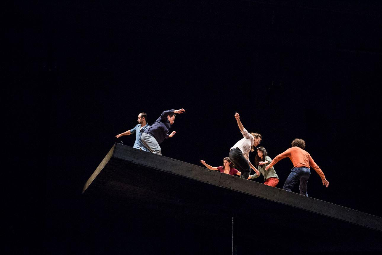 Yoann Bourgeois Art Company_He who falls/ Φωτογραφία: Géraldine Aresteanu