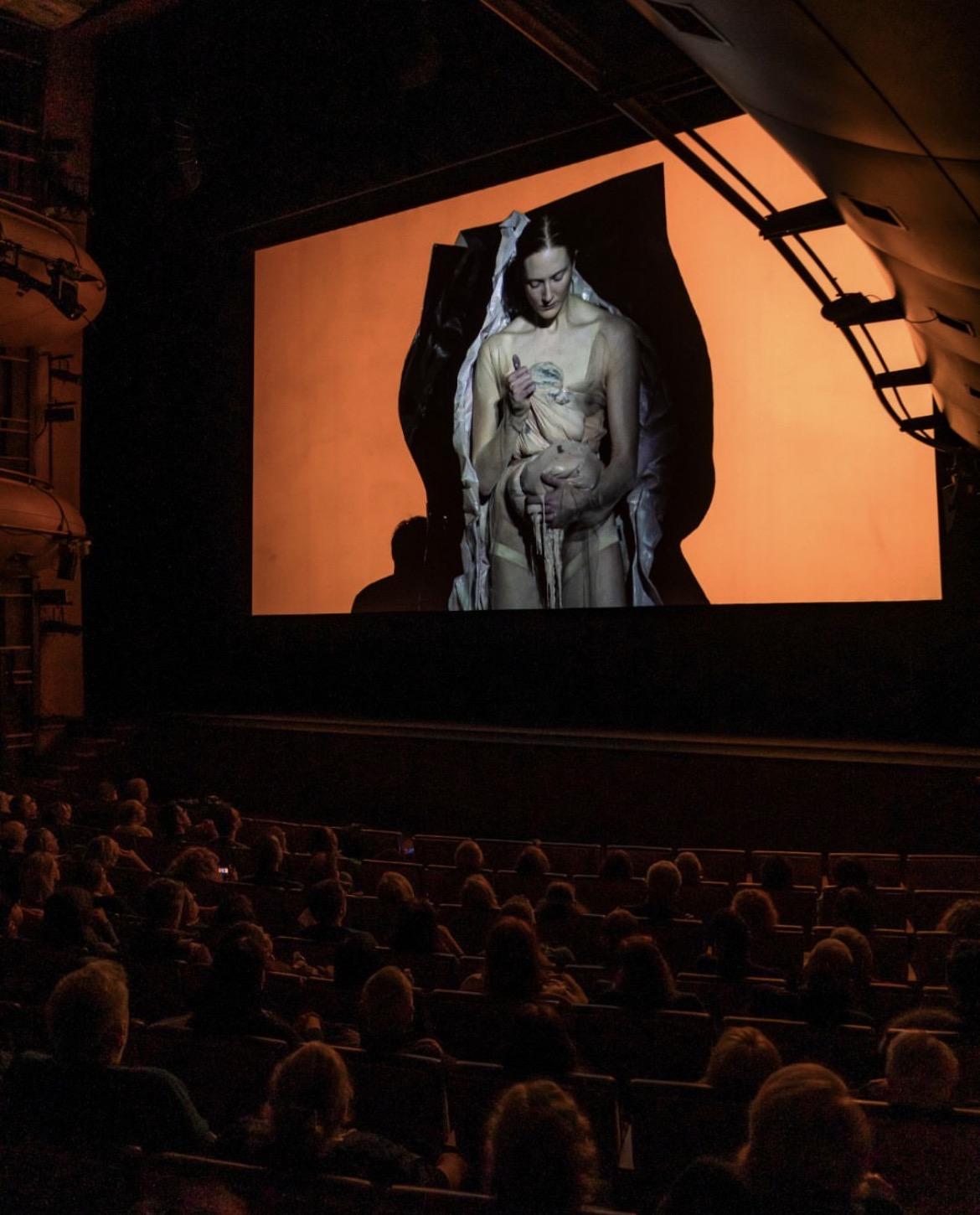  Η τέχνη ως ανάγκη και επιμονή. 