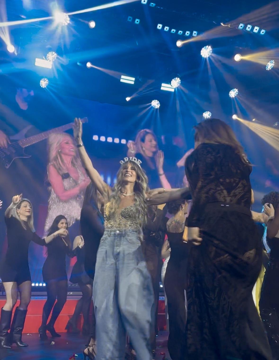 Δεν σταμάτησε να χορεύει η Αθηνά Οικονομάκου