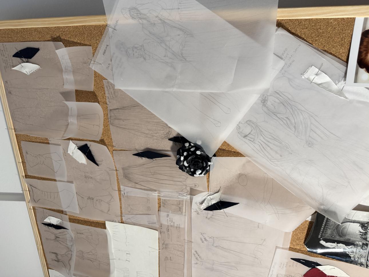 Λεπτομέρειες από σχέδια στο moodboard της δημιουργού 