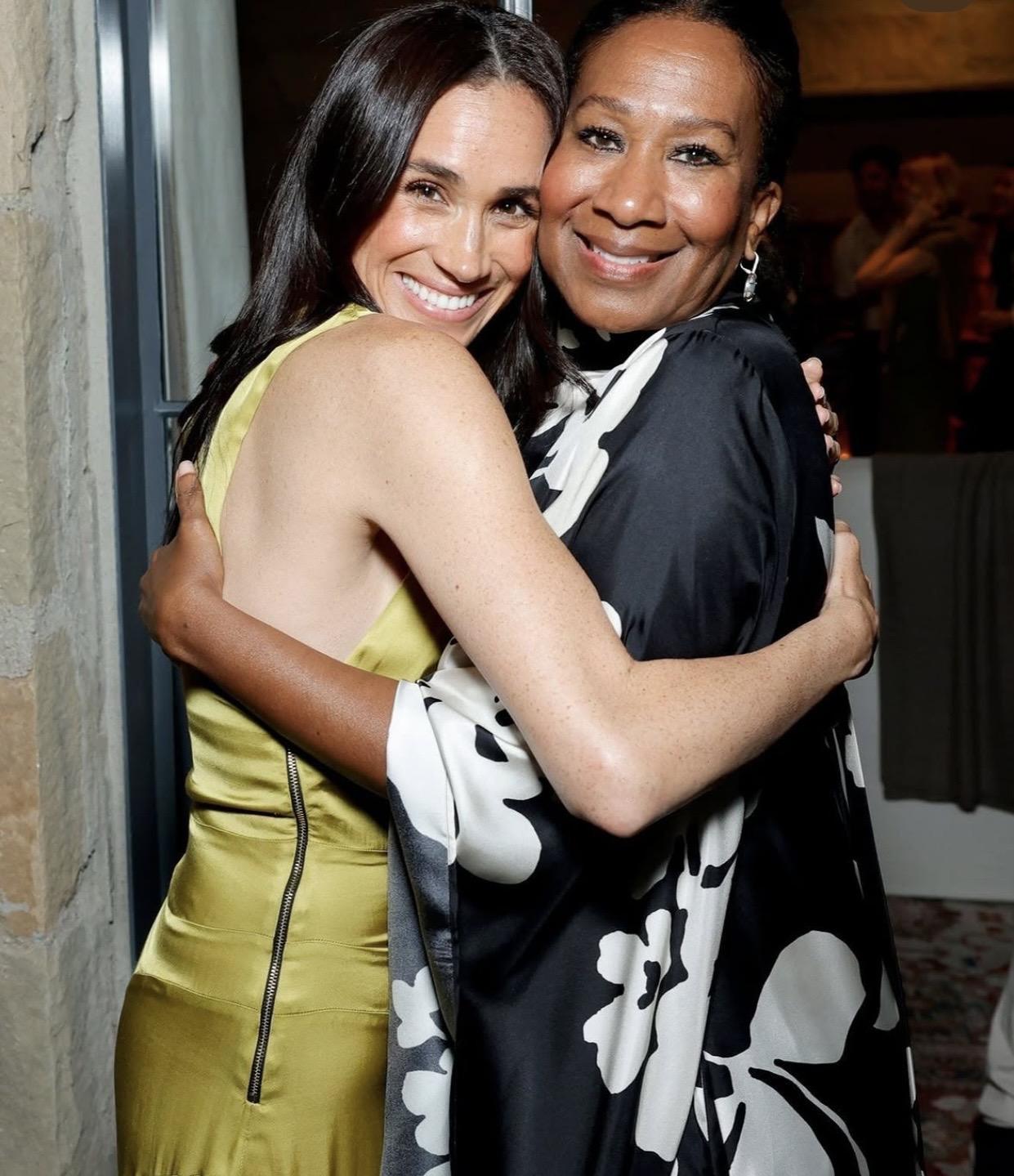 H Μέγκαν Μαρκλ με την Νικόλ Σαράντος Φωτογραφία: Netflix