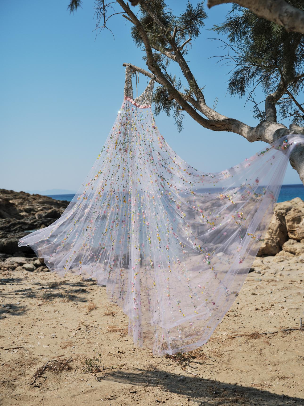 Η Σίλια Κριθαριώτη για το βρετανικό HARPER’S BAZAAR