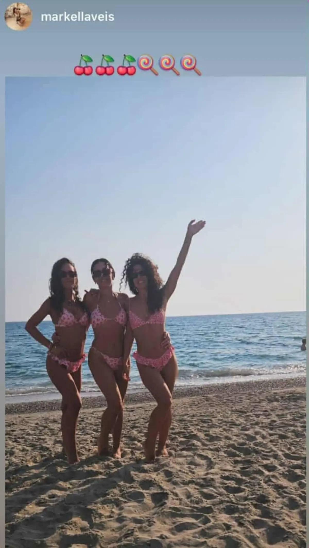 Η Κατερίνα Διδασκάλου και οι κόρες της με μπικίνι