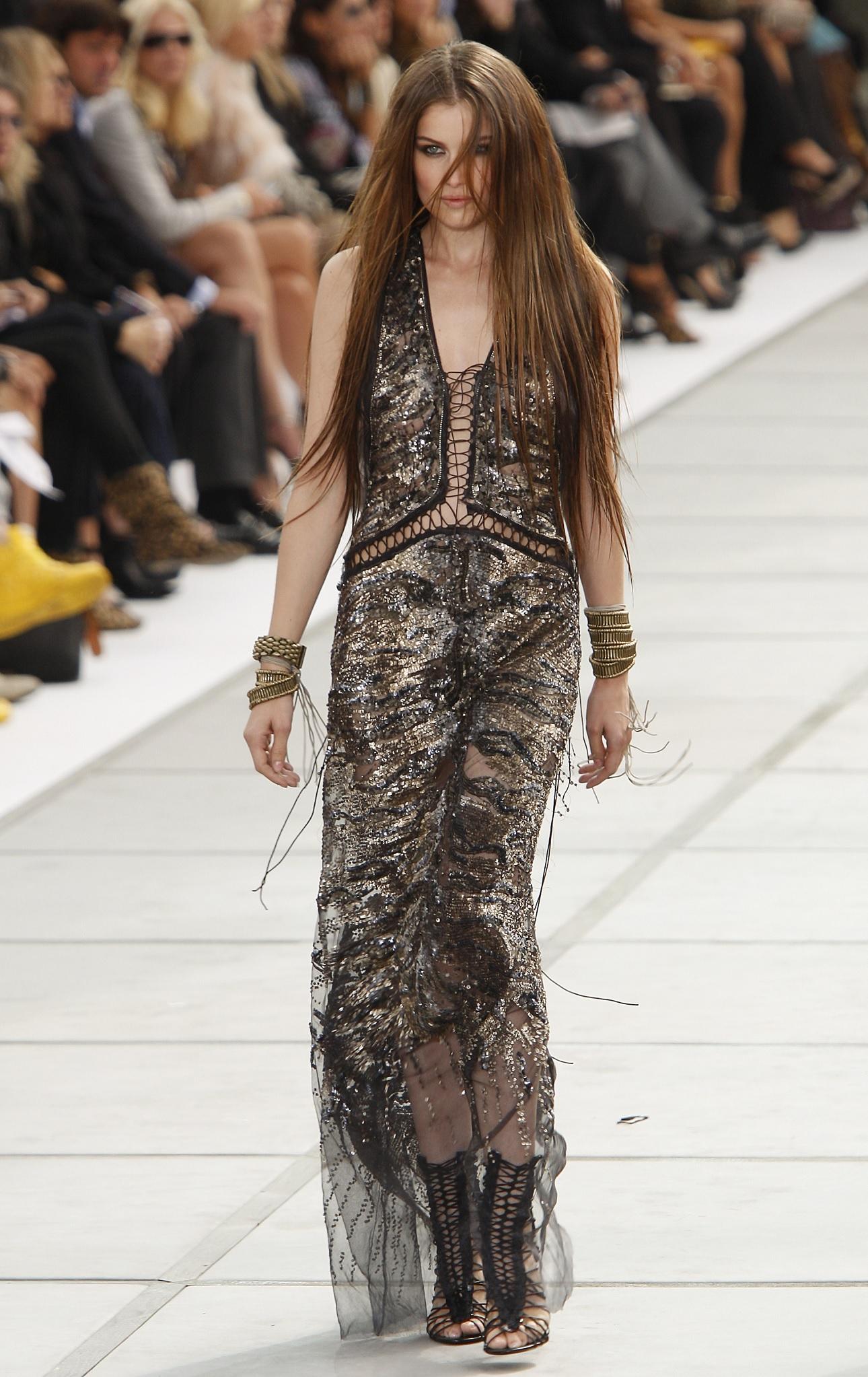 Η Λετίσια Κάστα στη συλλογή μόδας Roberto Cavalli Άνοιξη-Καλοκαίρι 2011/Φωτογραφία AP 