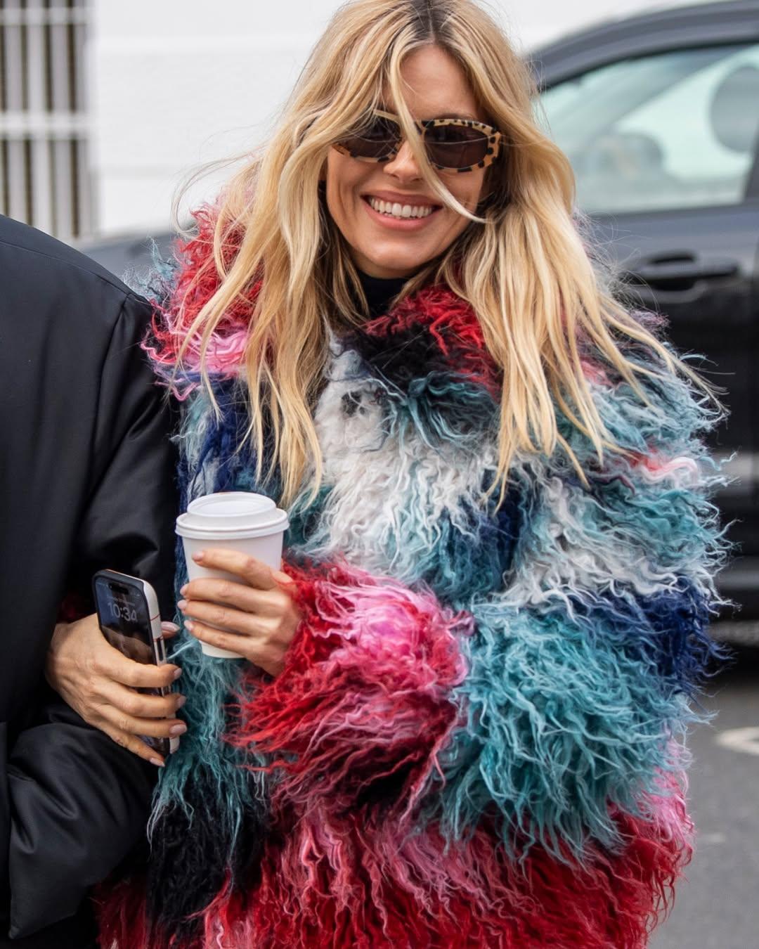 Σιένα Μίλερ/ Φωτογραφία: Instagram/ @desigual 