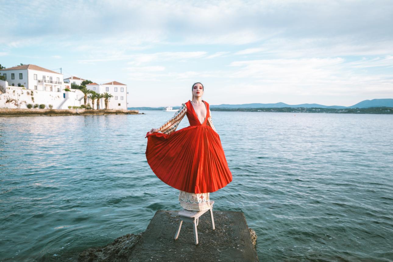  Η ελληνική φορεσιά μέσα από μια σύγχρονη ματιά 