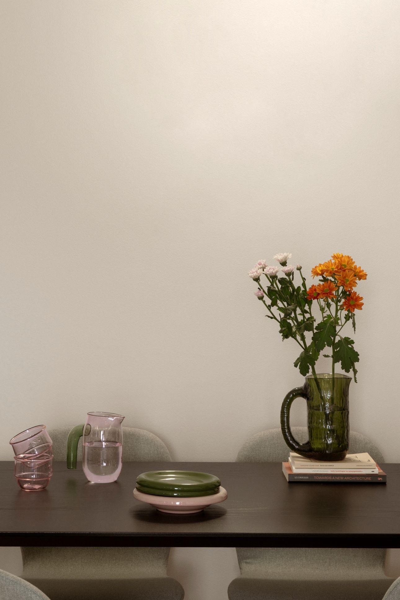 Το compact dining τραπέζι αντικατέστησε τον παλιό μπουφέ/ Φωτογραφία: Σοφία Παράσχη 