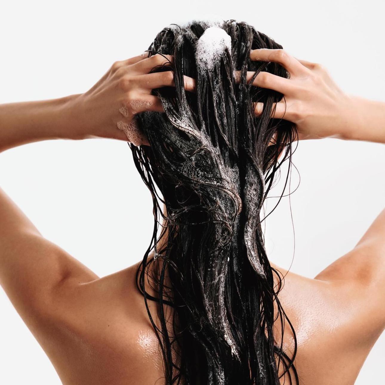 Οι αλλαγές στην νομοθεσία είναι μια εξαιρετική ευκαιρία να ελέγξετε και να ανανεώσετε τα προϊόντα που χρησιμοποιείτε στο σπίτι. Photo credit: Lunesi Beauty Instagram