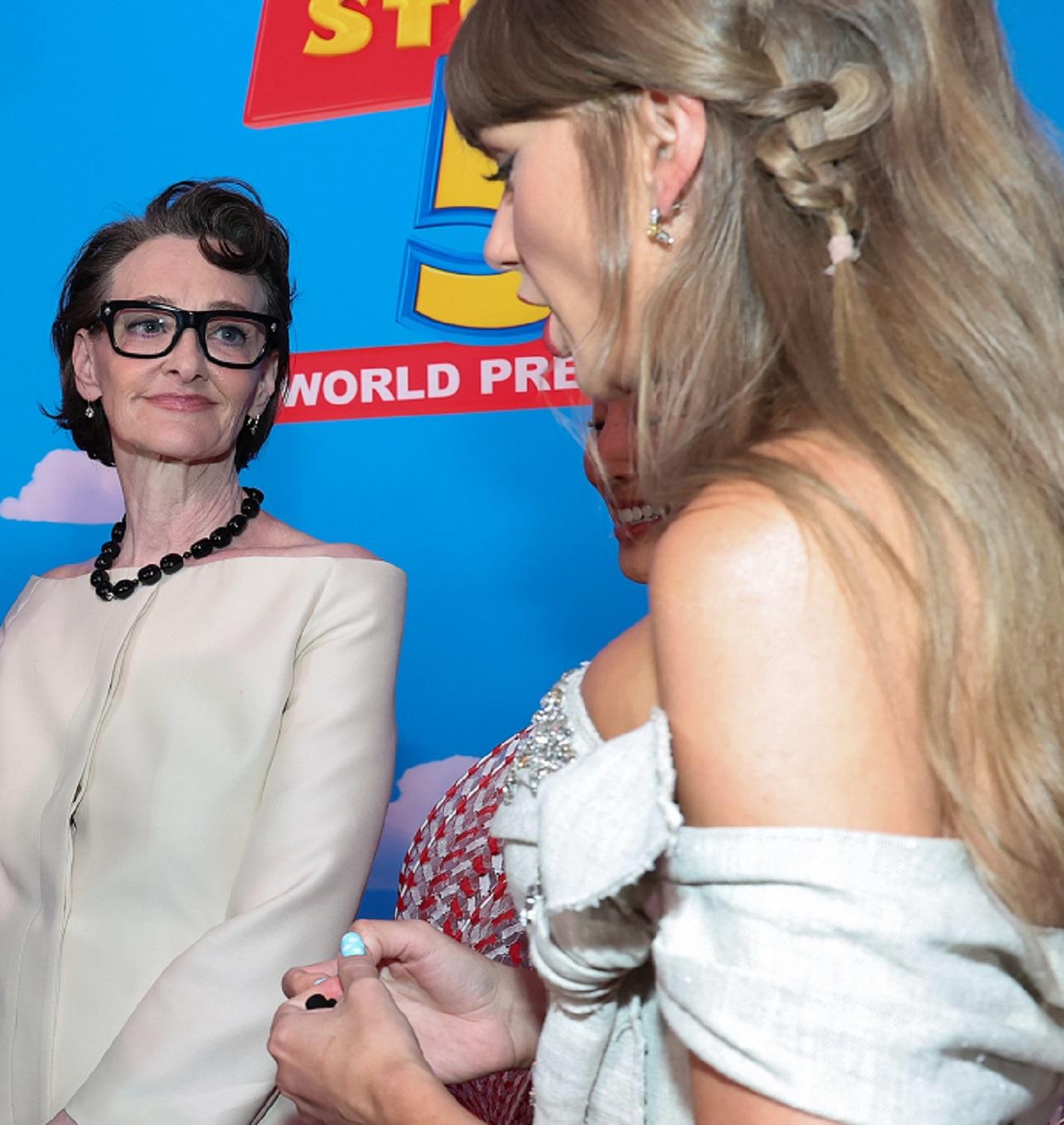 Τα νύχια της Taylor Swift στην πρεμιέρα του Toy Story 5Φωτογραφία/ Instagram :@taylorswift