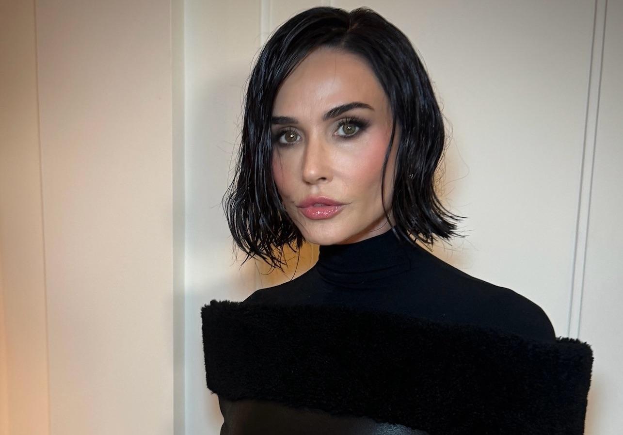 Το σημαντικό στο wet bob είναι να μην κολλάνε οι άκρες, ώστε το αποτέλεσμα να δείχνει φυσικό. / Photo credit: Dimitris Giannetos Instagram