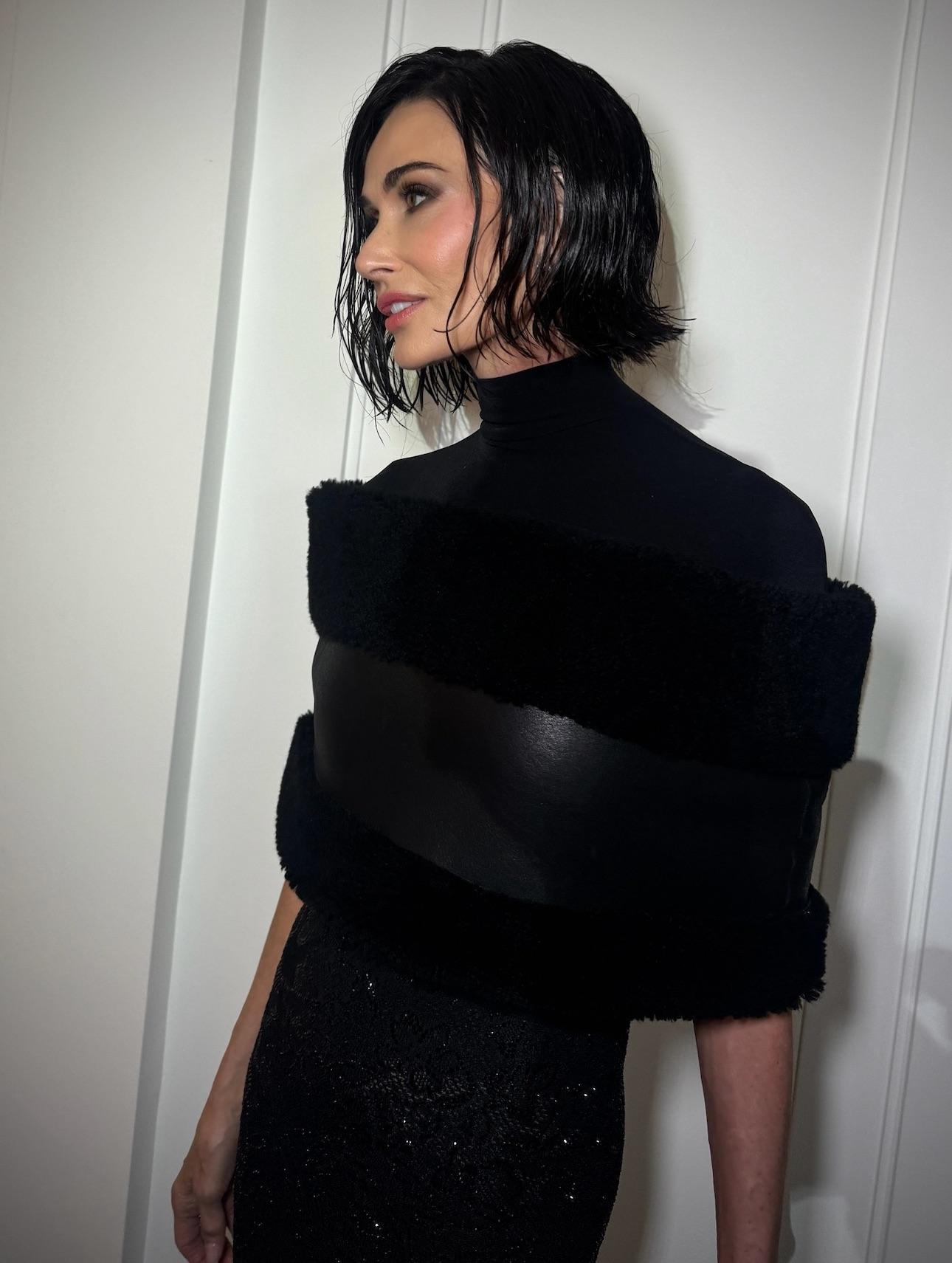 To wet bob της Ντέμι Μουρ ήταν, τελικά, περούκα, αλλά αυτό δεν μας εμπόδισε να θαυμάσουμε το πόσο καλοφτιαγμένο ήταν. / photo credit: Dimitris Giannetos Instagram