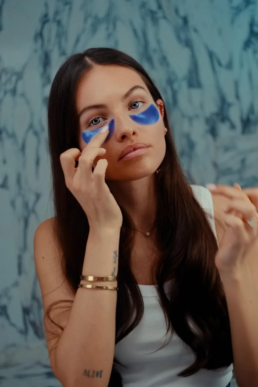 Η Thylane Blondeau μοιράζεται τα μυστικά της ρουτίνας ομορφιάς κατά του jet lag
