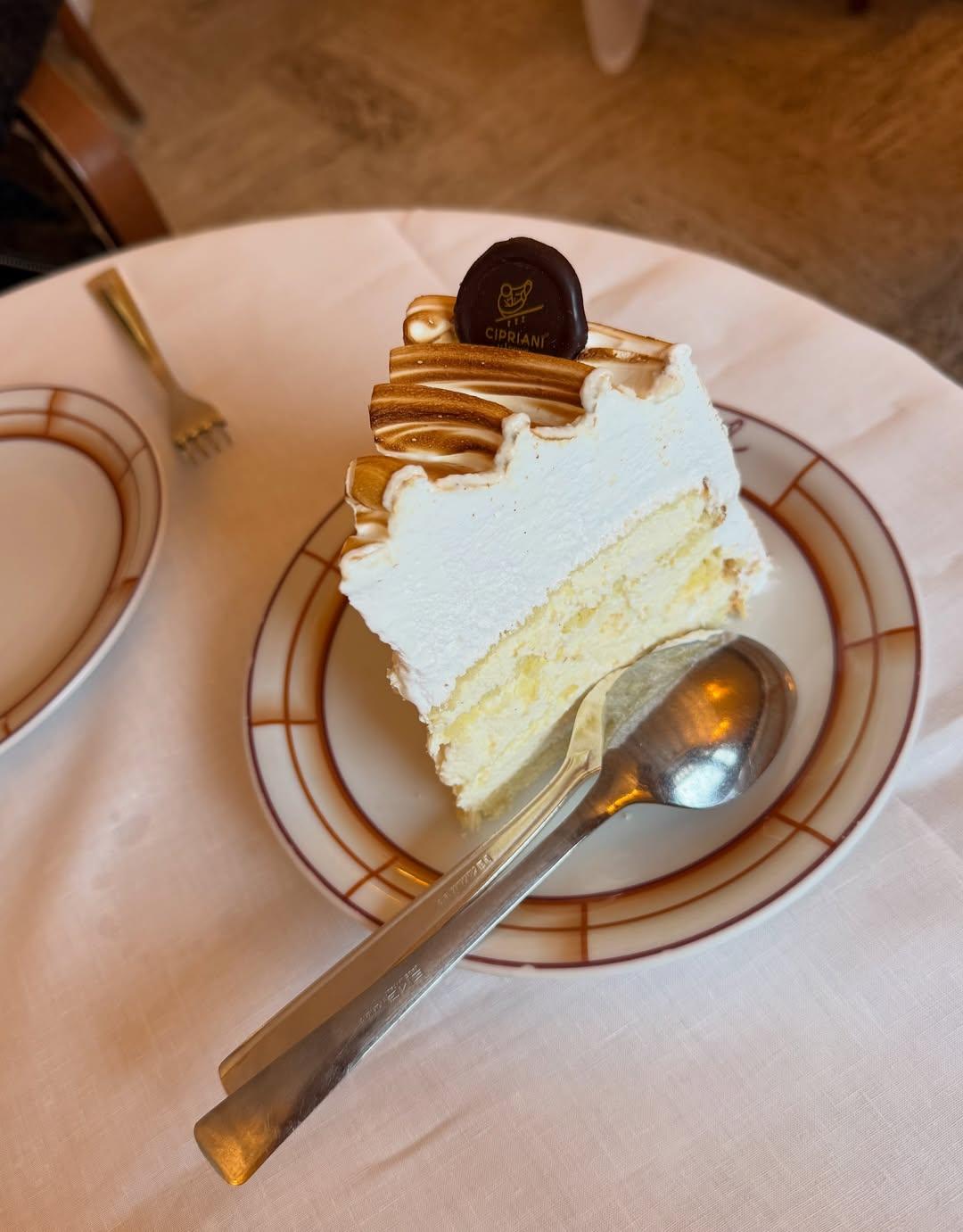 Στάση για γλυκό/ @konstantinaspyropoulou