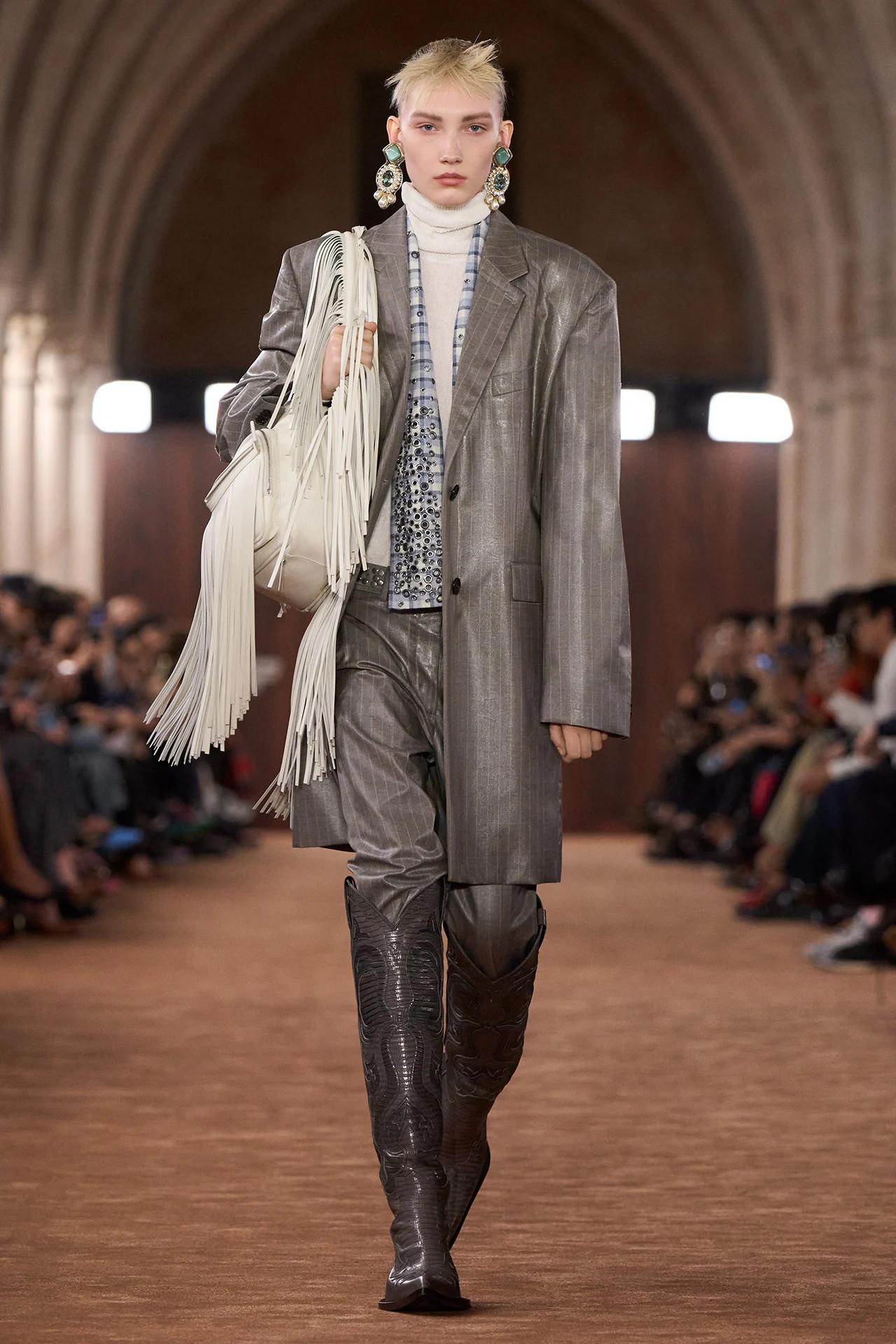 Τσάντα με κρόσσια από την Acne Studios/Φωτογραφία: Acne Studios 