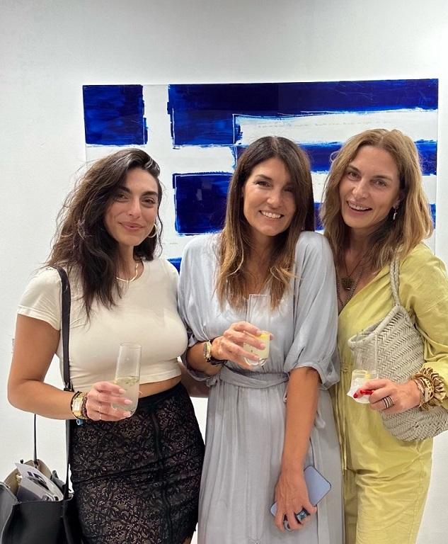 Η ηθοποιός & συγγραφέας Christina Mavronas, με την Καρολίνα Ροβύθη και την δημοσιογράφο Chryssa Avrami