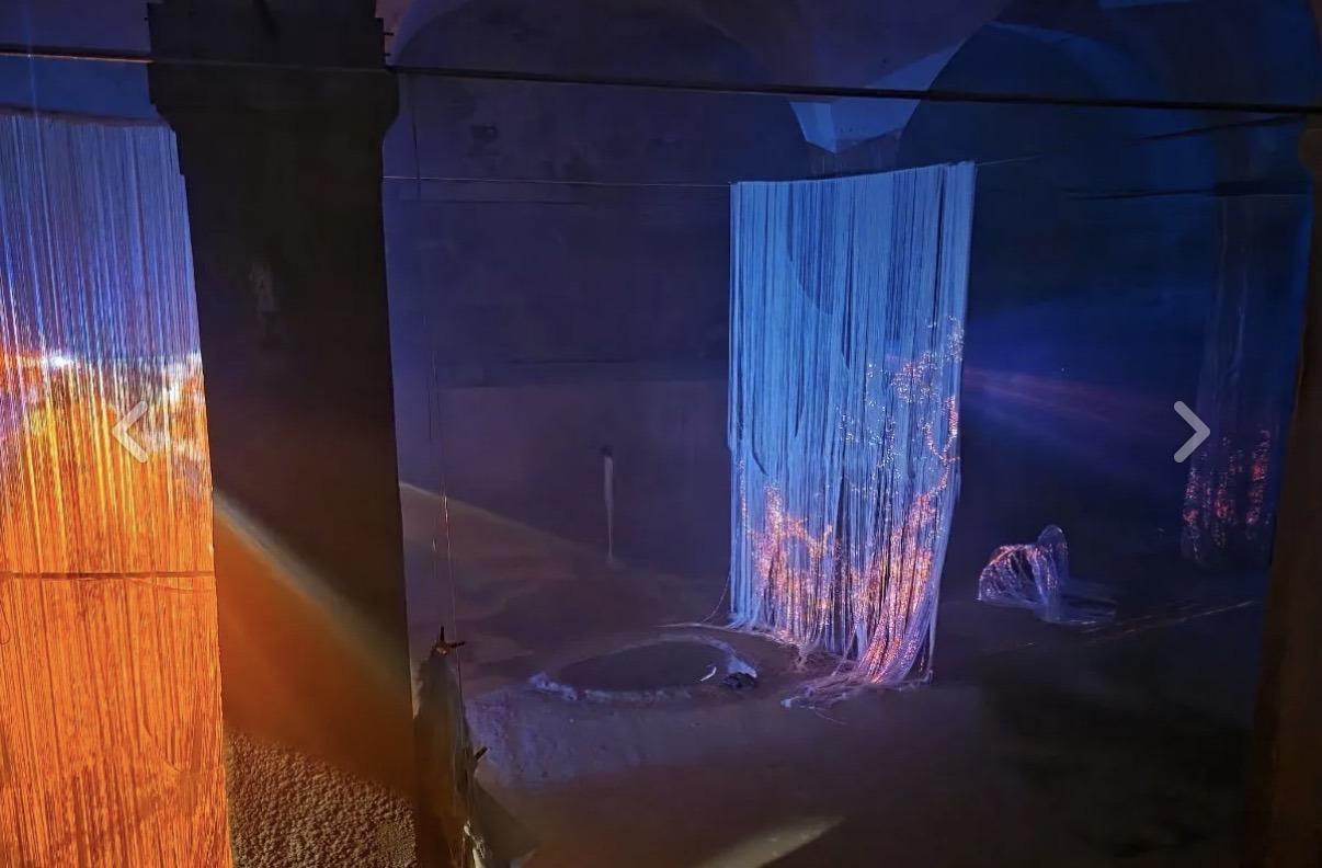  Το κοινό ζει μια διαφορετική εμπειρία μέσα στο μνημείο  / Φωτογραφία Αρης Γαληνός 