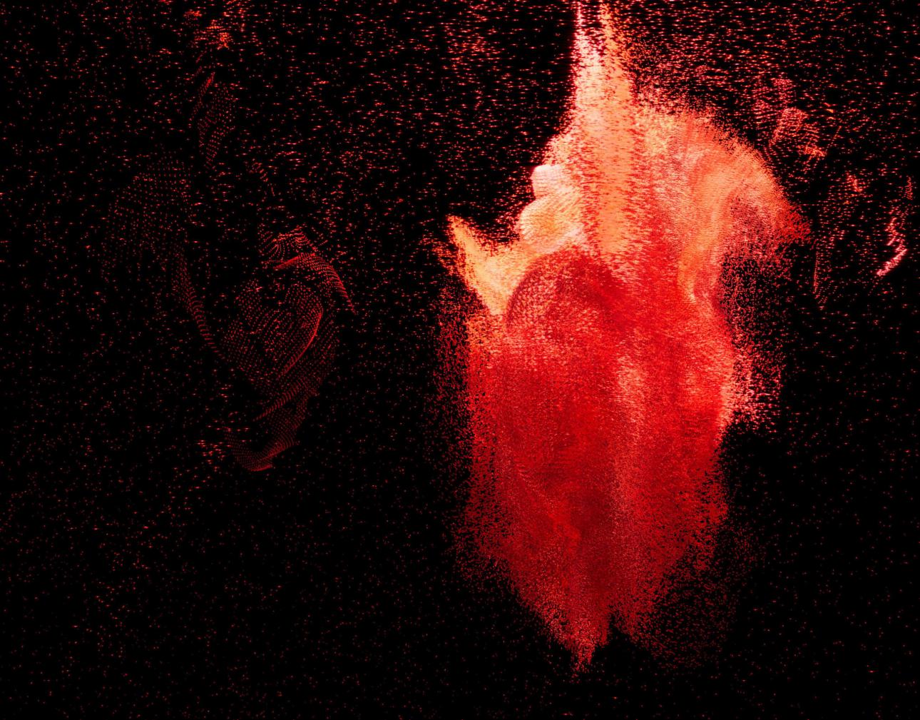  Υδάτινα σωματίδια και laser δημιουργούν ένα εντυπωσιακό οπτικό σύμπαν./Φωτογραφία Αλεξάνδρα Νιάκα