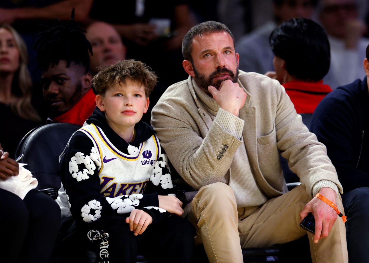 Ο Μπεν Άφλεκ με τον 14χρονο γιο του, Σάμιουελ/ Φωτογραφία: AP