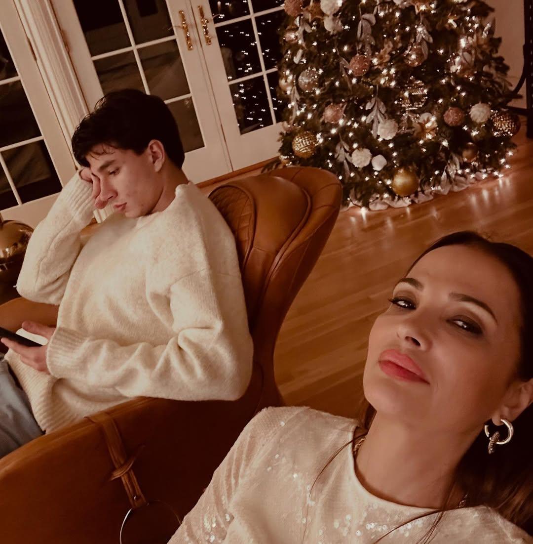 Ο Αντρέι Στογιάκοβιτς με τη μητέρα του, Αλέκα Καμηλά/ @alekakamila