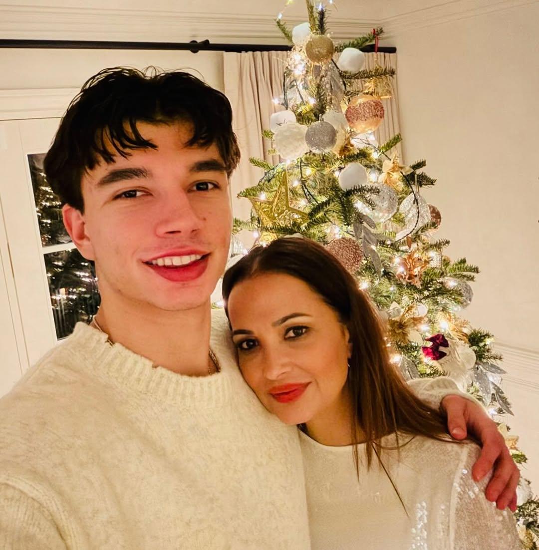 Ο Αντρέι Στογιάκοβιτς με τη μητέρα του, Αλέκα Καμηλά/ @alekakamila