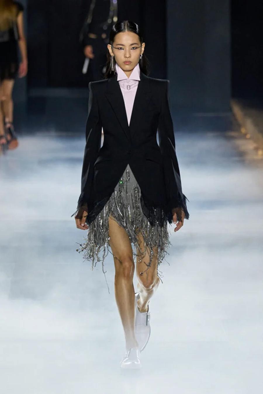 Από την επίδειξη της συλλογής Άνοιξη 2025 του Alexander McQueen/ Φωτογραφία: Alexander McQueen