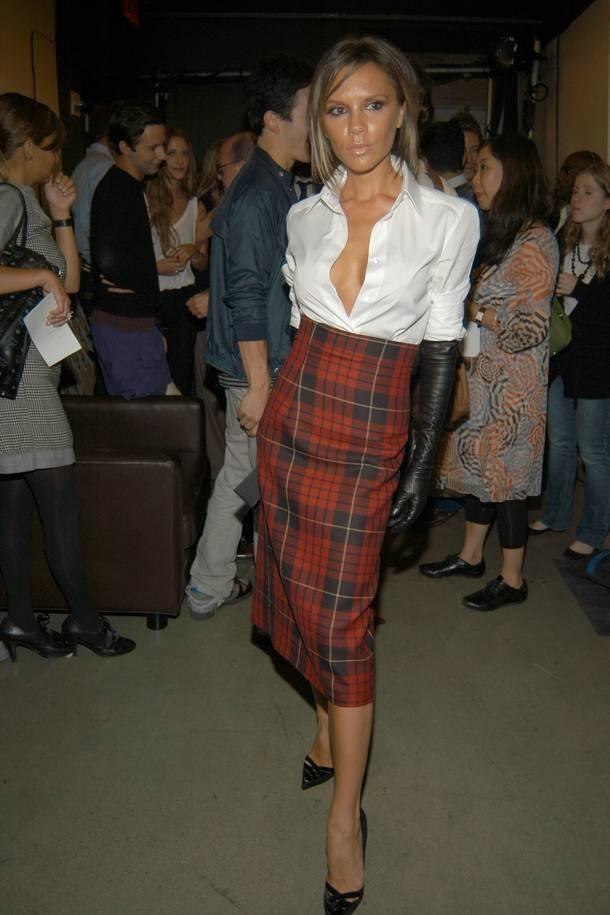 H Βικτόρια Μπέκαμ με φούστα Alexander McQueen, 2006 / Pinterest