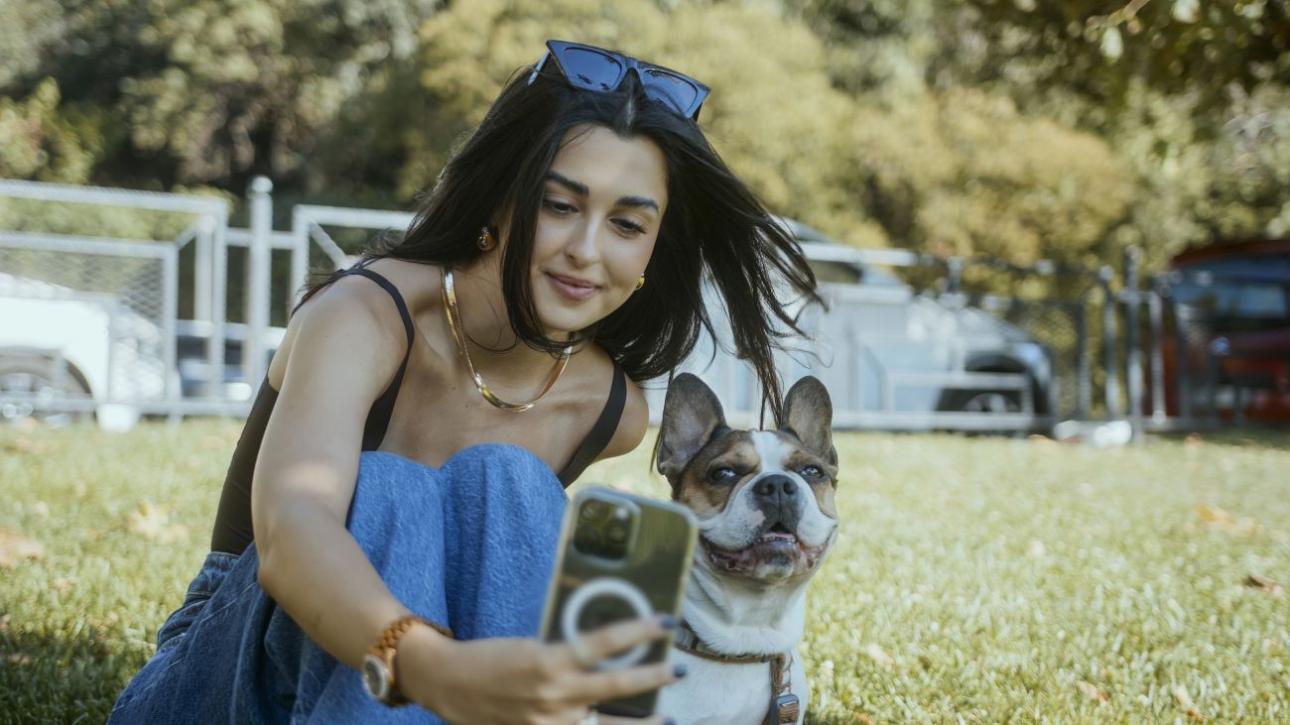 Η συνεχής αλλαγή φωτογραφίας προφίλ μπορεί να υποδηλώνει ανασφάλεια και νευρωτισμό / Shutterstock 