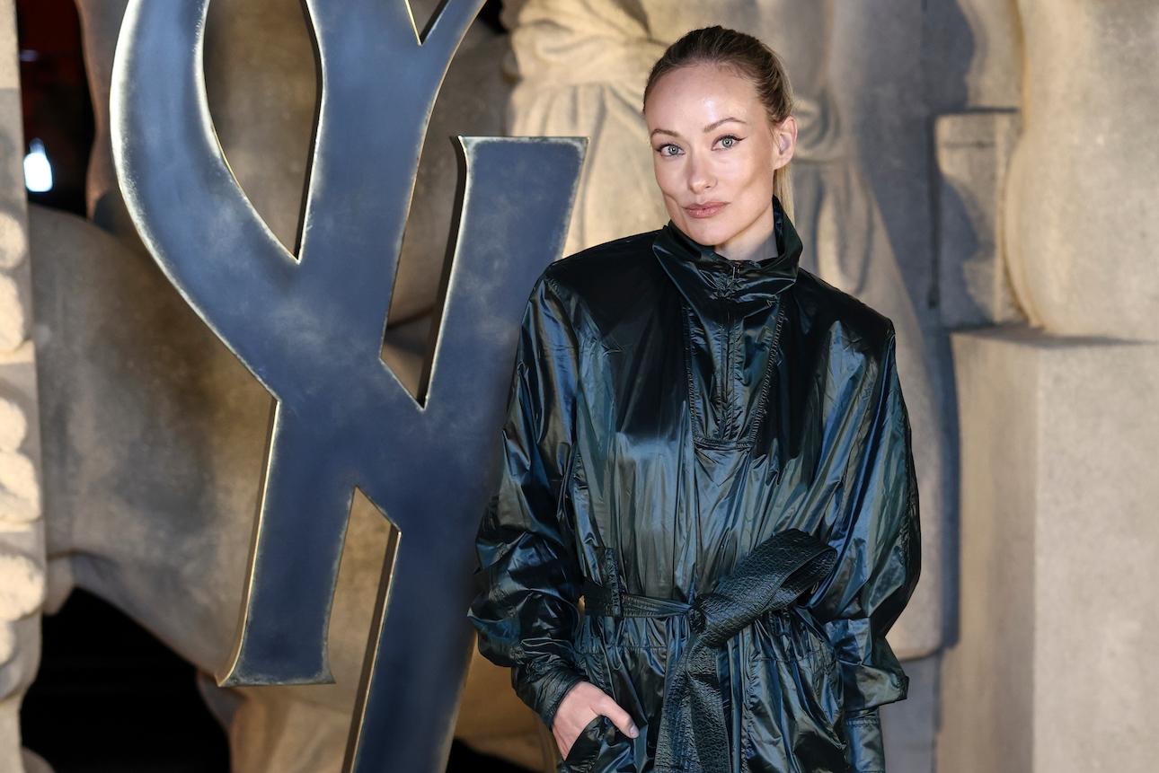 Για γυναίκες μετά τα 40, όπως η Ολίβια Γουάιλντ, καλό είναι η αλογοουρά να μην γίνεται πολύ χαμηλά, επειδή "βαραίνει" τα χαρακτηριστικά του προσώπου. (Photo credit: AP /Tom Nicholson)