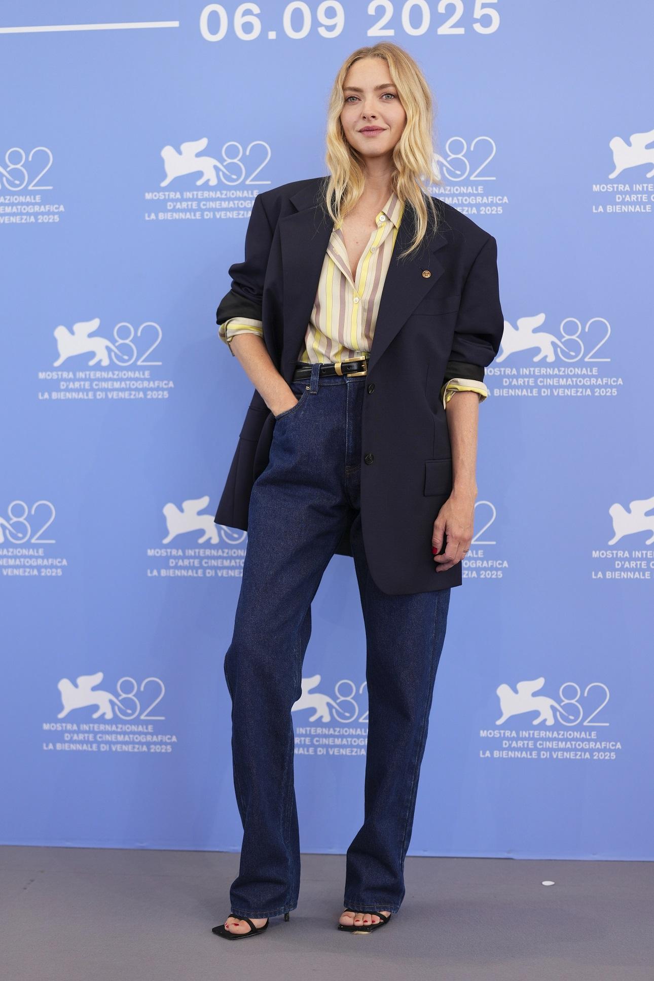 Η Αμάντε Σέιφριντ με το πρώτο Versace look του Dario Vitale/ AP Images
