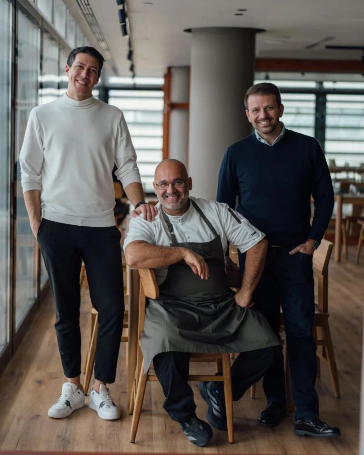  Πίσω από το Amphibian, βρίσκεται ο Chef Patron Τάσος Μαντής, ο Άλεξ Μουρίδης και η ομάδα του Soil. 