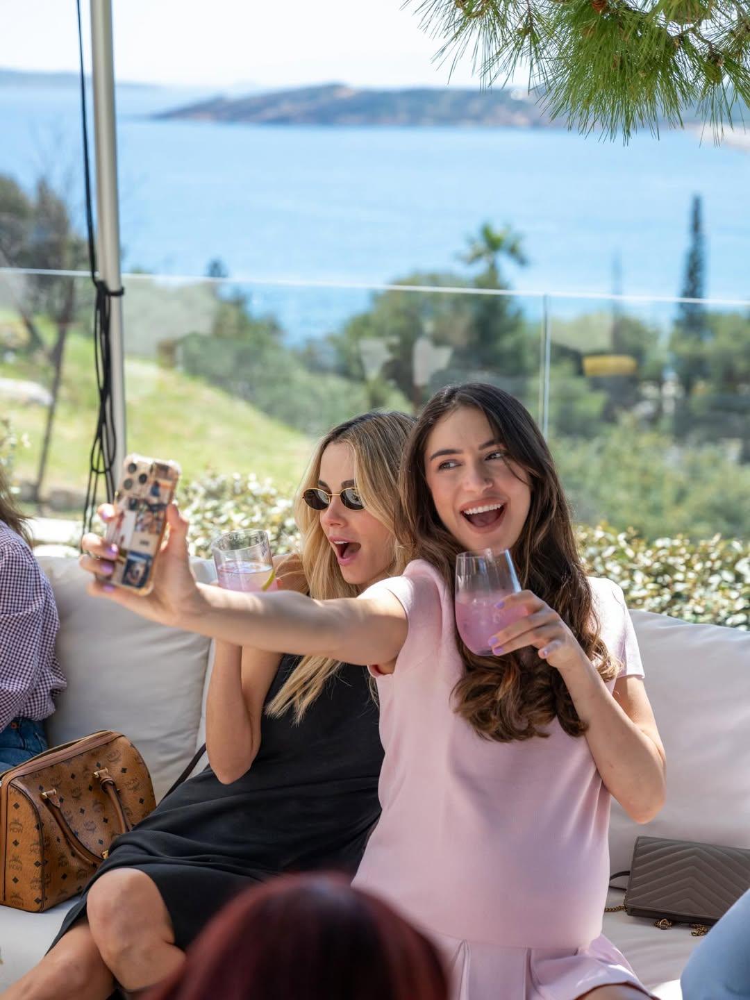 Δούκισσα Νομικού, Άννα Πρέλεβιτς/ @annaprelevic