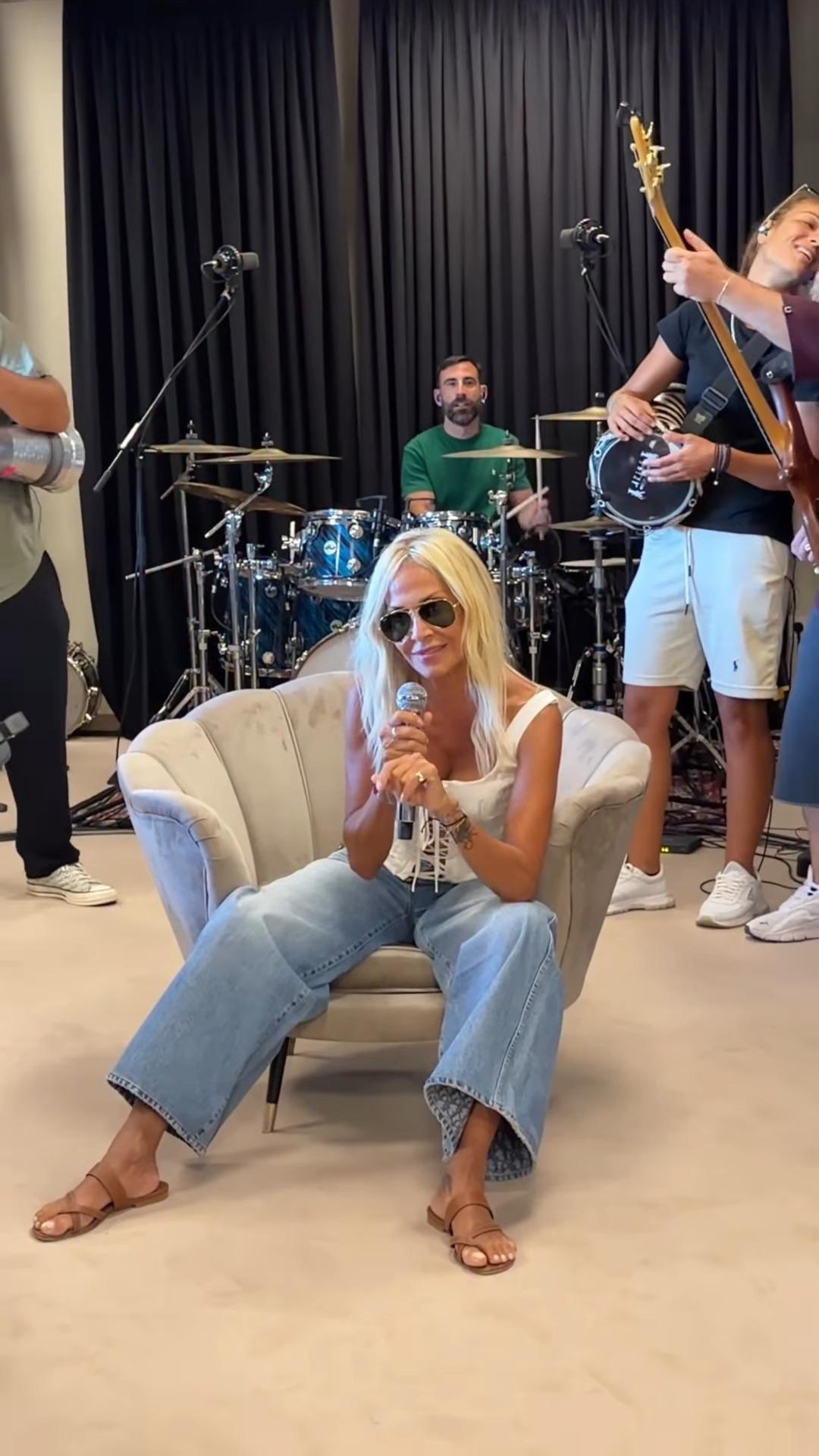 Φωτογραφία: IG @annavissiofficial