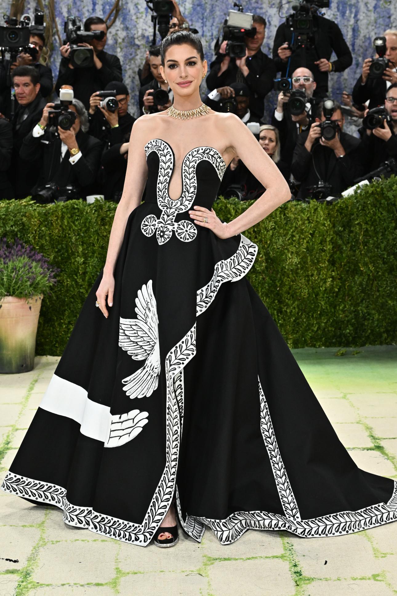 Αν Χάθαγουεϊ στο Met Gala/Φωτογραφία: ΑP Photo