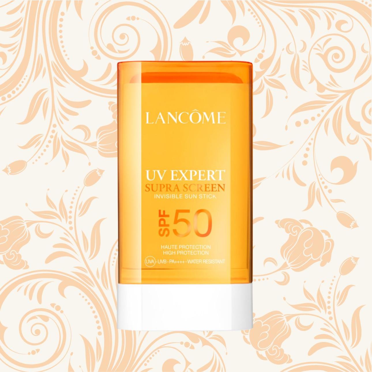  UV Expert Supra Screen Invisible Sun Stick SPF50, Lancôme  Στικ αντηλιακής προστασίας SPF50 που συνδυάζει φίλτρα ευρέος φάσματος για UVA, UVB και ultra μακρές UVA ακτινοβολίες με δράση κατά της φωτογήρανσης και της ρύπανσης. Η σύνθεση περιέχει βιταμίνη C και βιταμίνη E για αντιοξειδωτική δράση και ενίσχυση της λάμψης, LHA για λείανση της επιδερμίδας και εκχύλισμα τζίντζερ για ομοιομορφία τόνου. Παράλληλα προσφέρει ανθεκτικότητα στο νερό και στην τριβή και αόρατη, μη λιπαρή υφή που εφαρμόζεται εύκολα και πάνω από μακιγιάζ.  