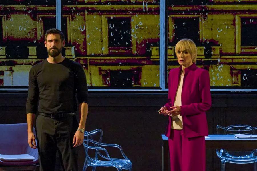 Ο αόρατος επισκέπτης/ Φωτογραφία: θέατρο Κάτια Δανδουλάκη