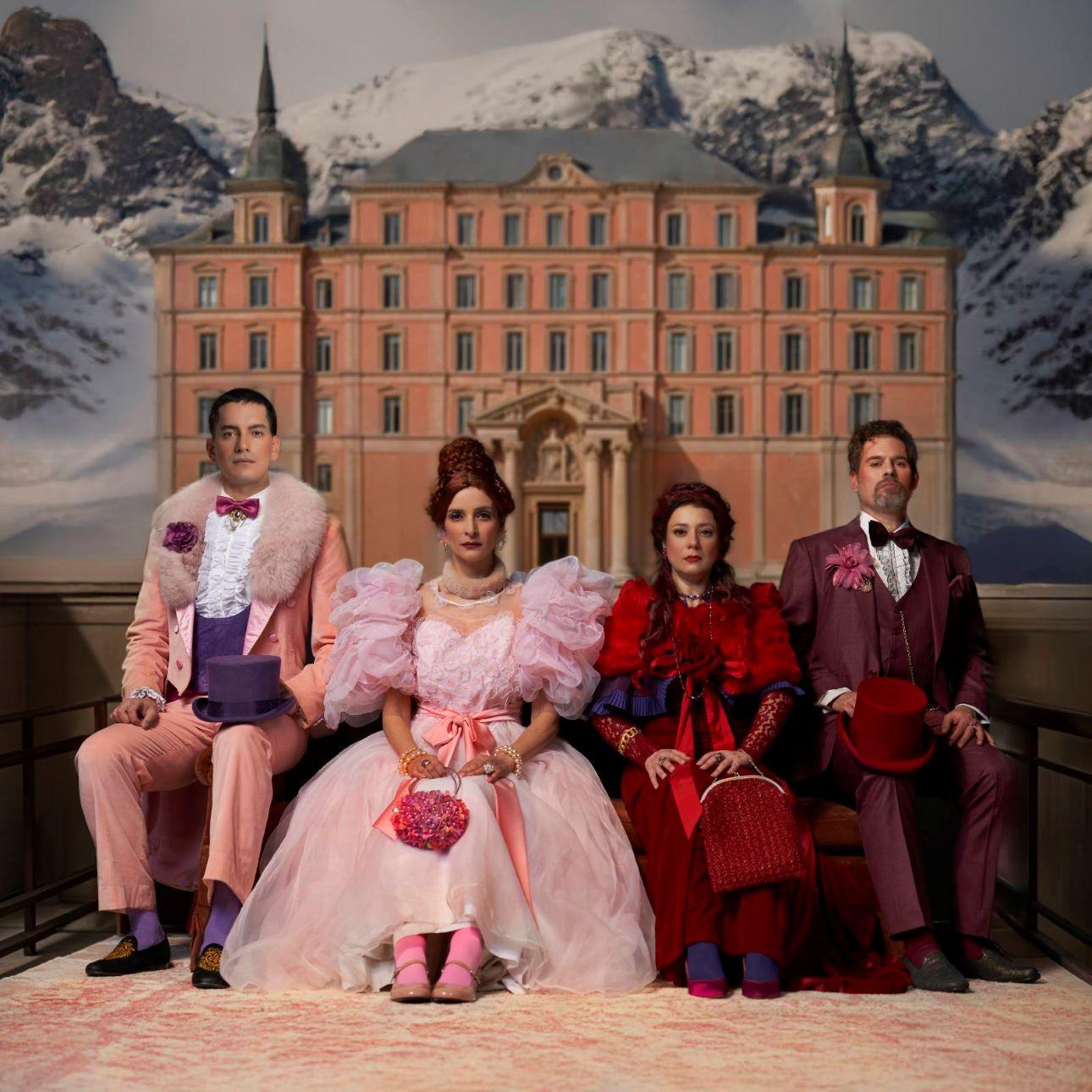 Οι πρωταγωνιστές της παράστασης «Απορρίπτεται»: ﻿Χρήστος Σταθούσης, Αντιγόνη Κουλουκάκου, Αγγελική Καρυστινού, Θωμάς Βούλγαρης/ Φωτογραφία: Κωνσταντίνος Λέπουρης 