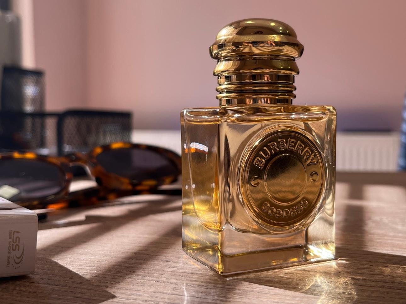  Burberry Goddess Parfum/Φωτογραφία: Shutterstock